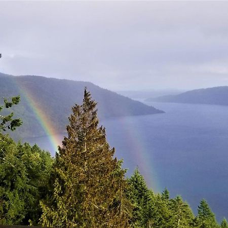 Moon Water Lodge Malahat Екстер'єр фото
