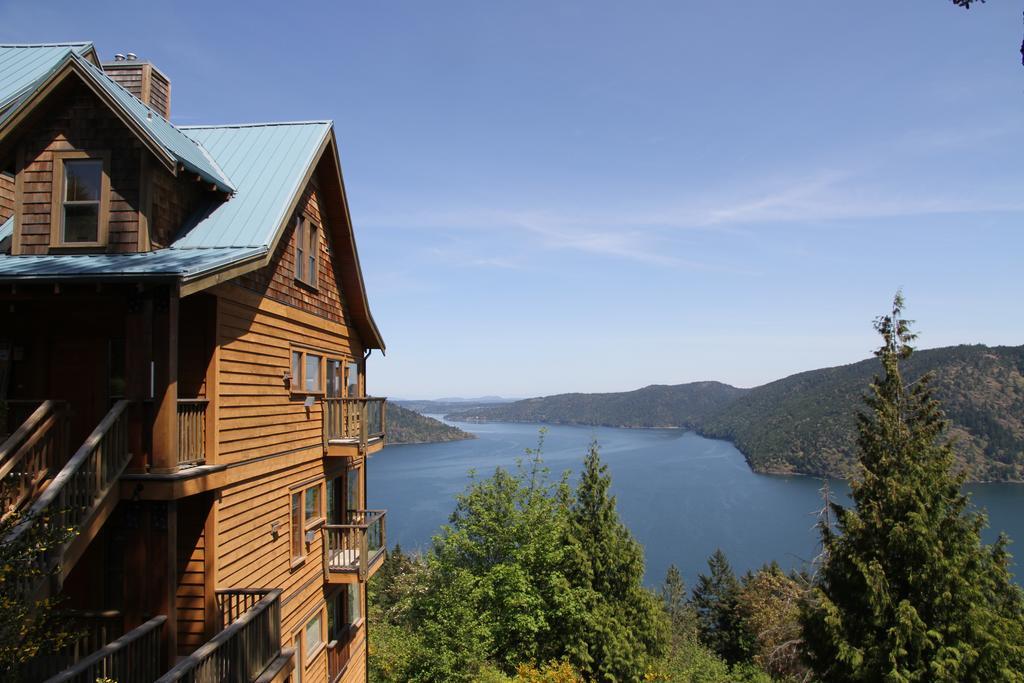 Moon Water Lodge Malahat Екстер'єр фото