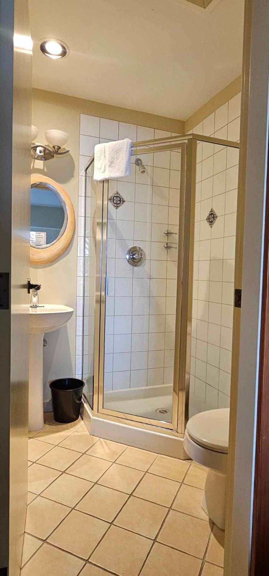 Moon Water Lodge Malahat Екстер'єр фото