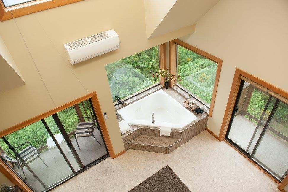 Moon Water Lodge Malahat Екстер'єр фото