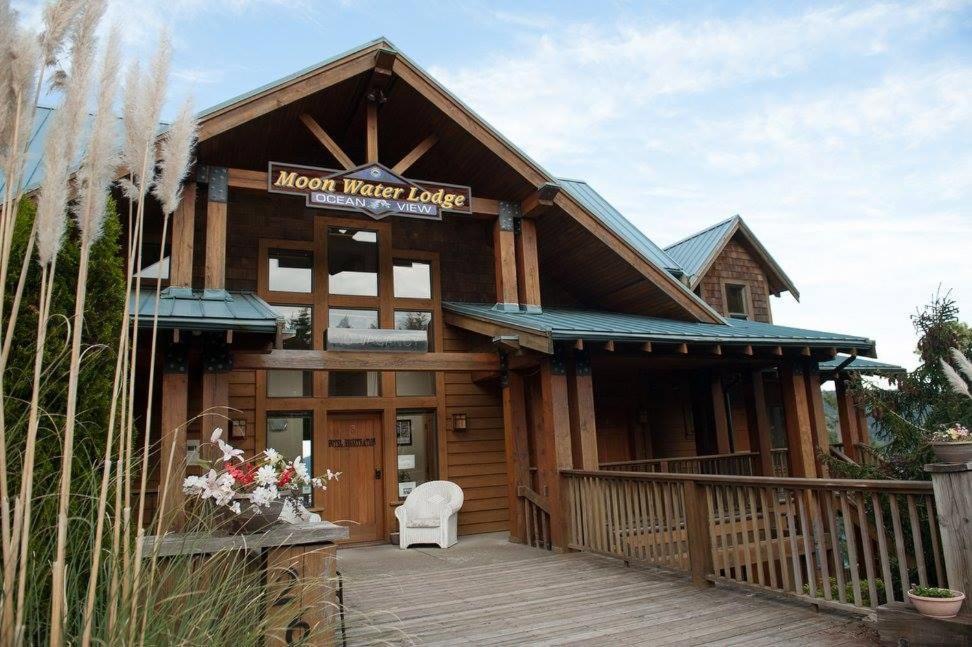 Moon Water Lodge Malahat Екстер'єр фото