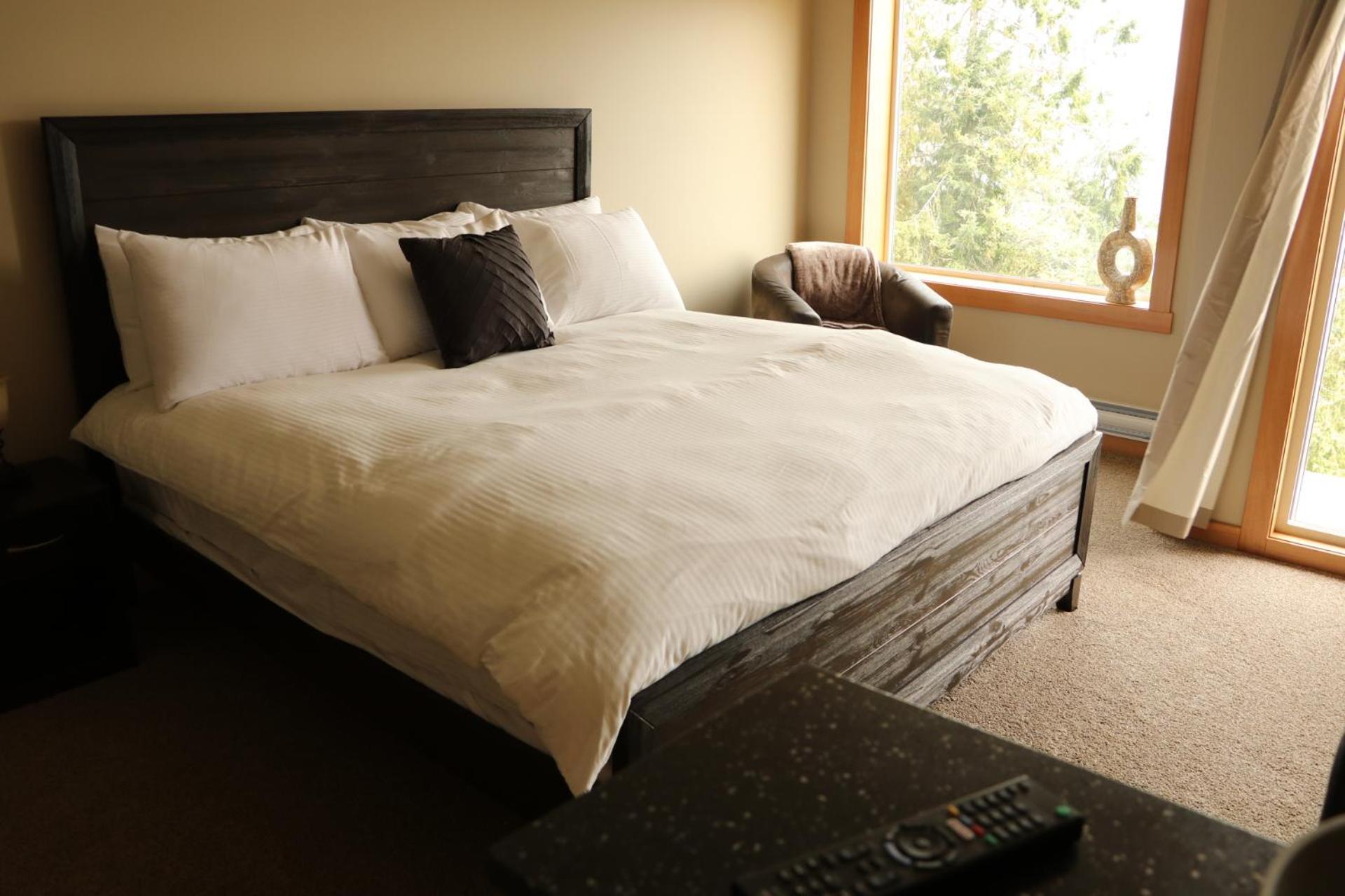 Moon Water Lodge Malahat Екстер'єр фото