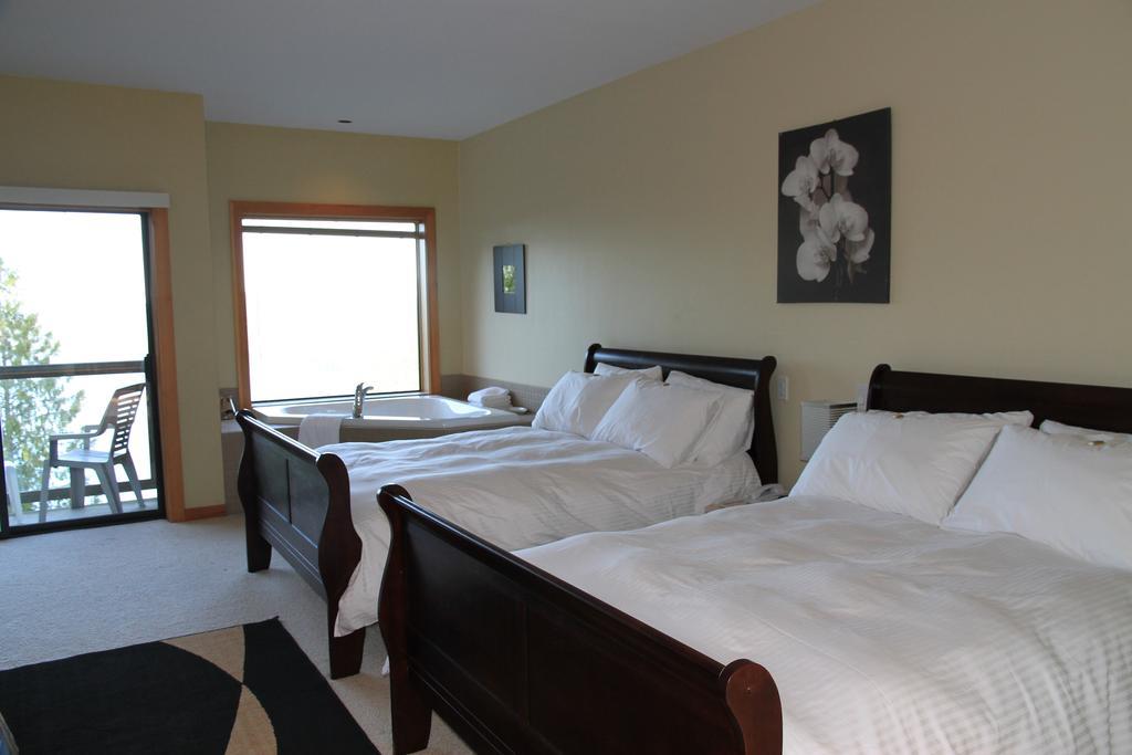 Moon Water Lodge Malahat Номер фото