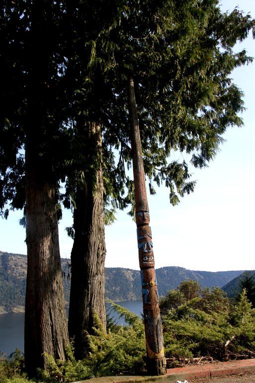 Moon Water Lodge Malahat Екстер'єр фото