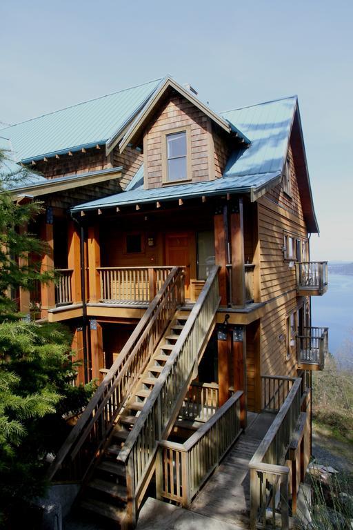 Moon Water Lodge Malahat Екстер'єр фото