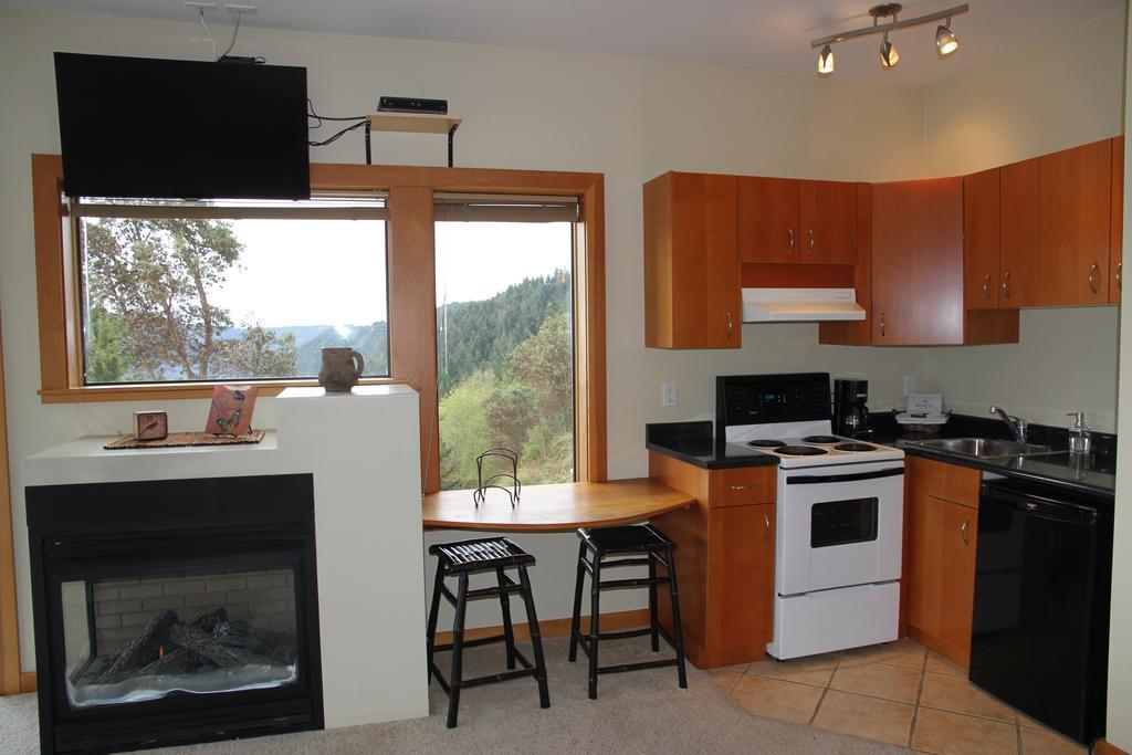 Moon Water Lodge Malahat Номер фото